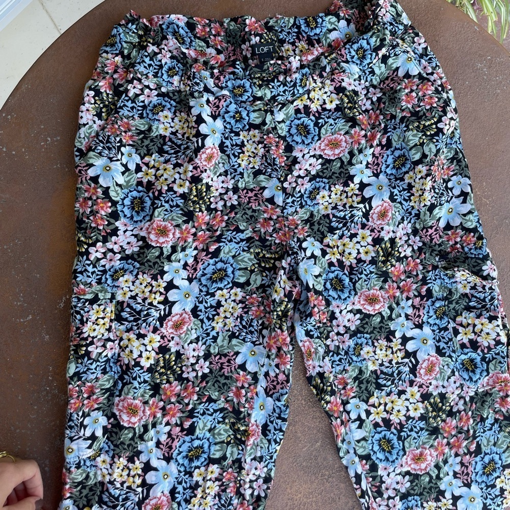 Loft floral trousers 🌸 - Picture 2 of 4